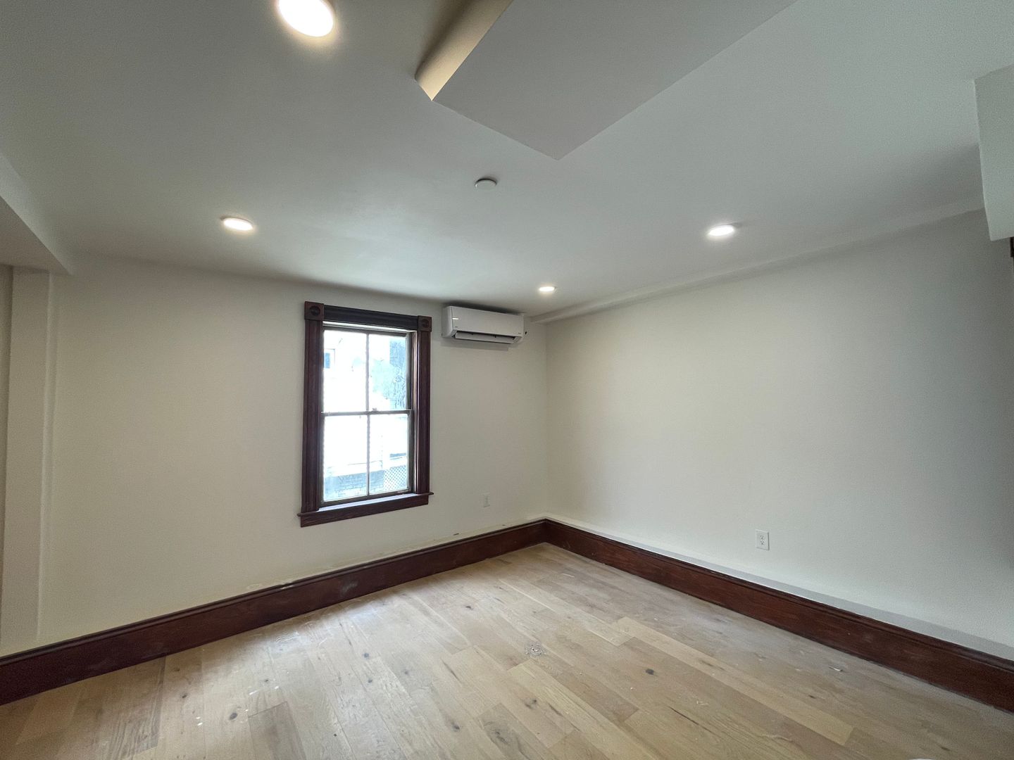 Leominster Apartment: 41 Summer St