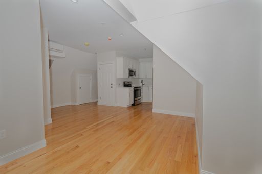 Renovated 3 Bedroom Apartment in Quiet Haverhill Neighborhood – photo 1