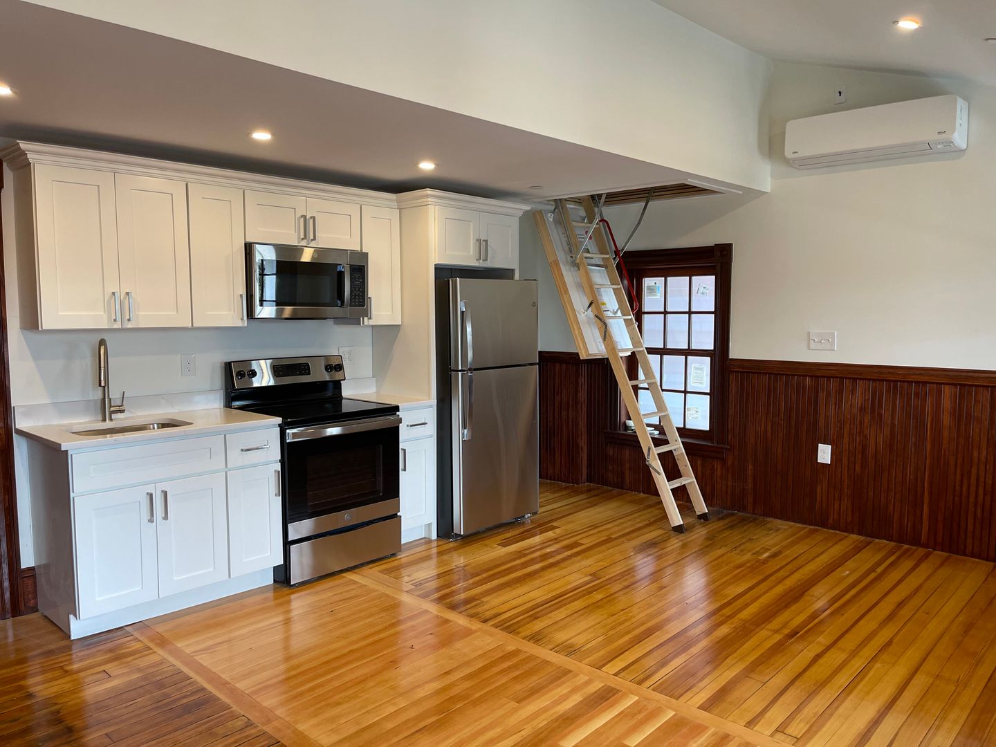 Leominster Apartment: 41 Summer St