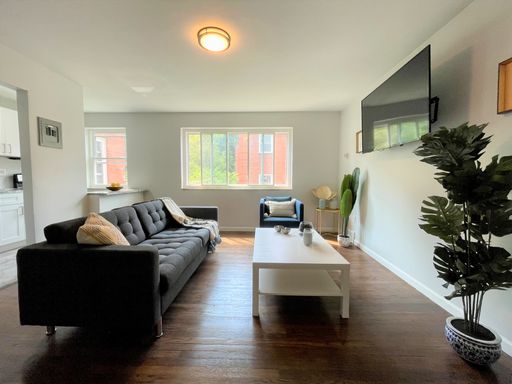 Beautiful 2 Bedroom Apartment in Penn Hills – photo 1