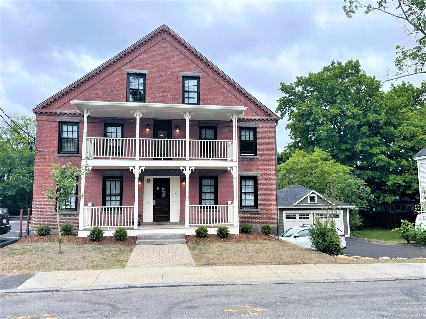 Leominster Apartment: 41 Summer St