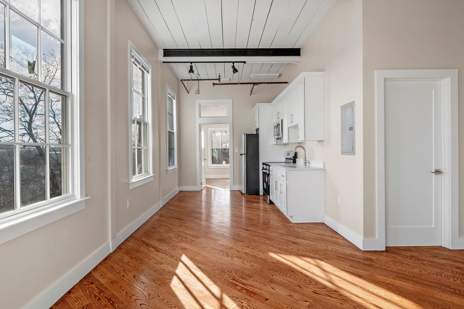 Leominster Apartment: 34 Tremaine St