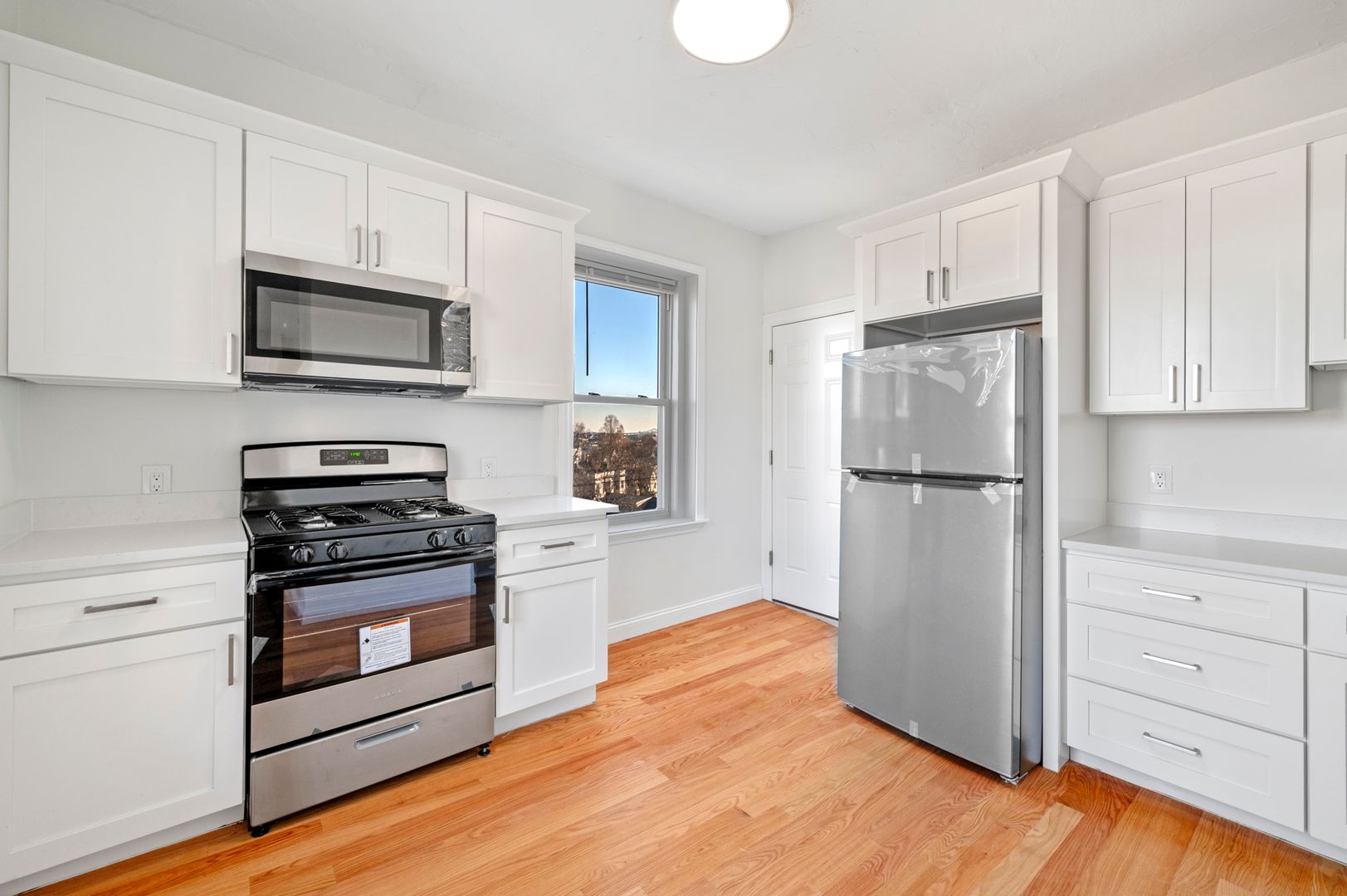 Somerville Apartment: 305-307 Medford St