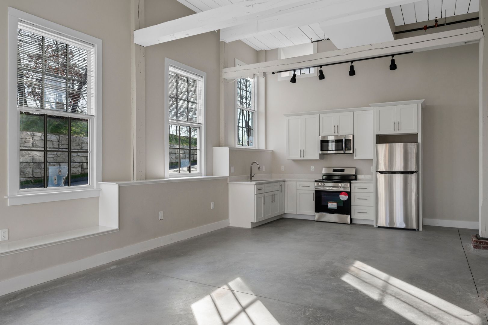 Leominster Apartment: 34 Tremaine St