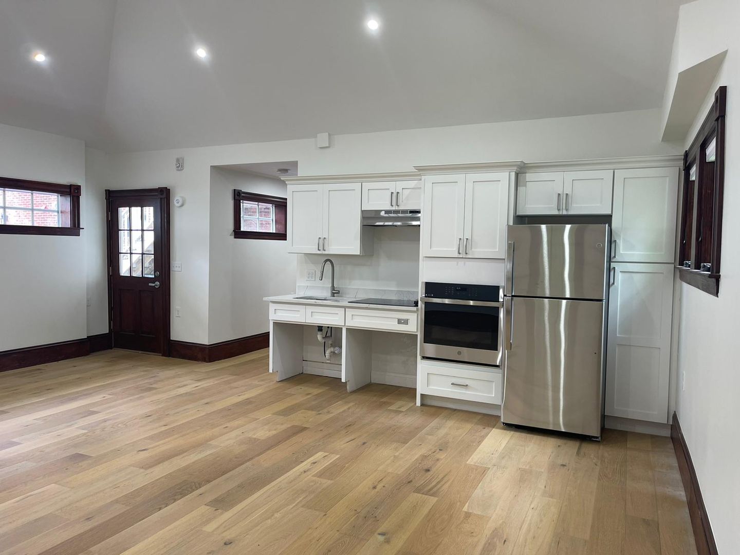 Leominster Apartment: 41 Summer St