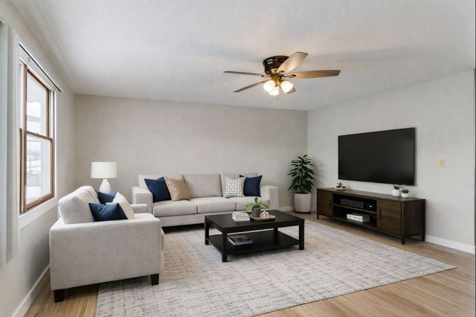 West Salem Apartment: 1315-1323 Branding Iron Rd