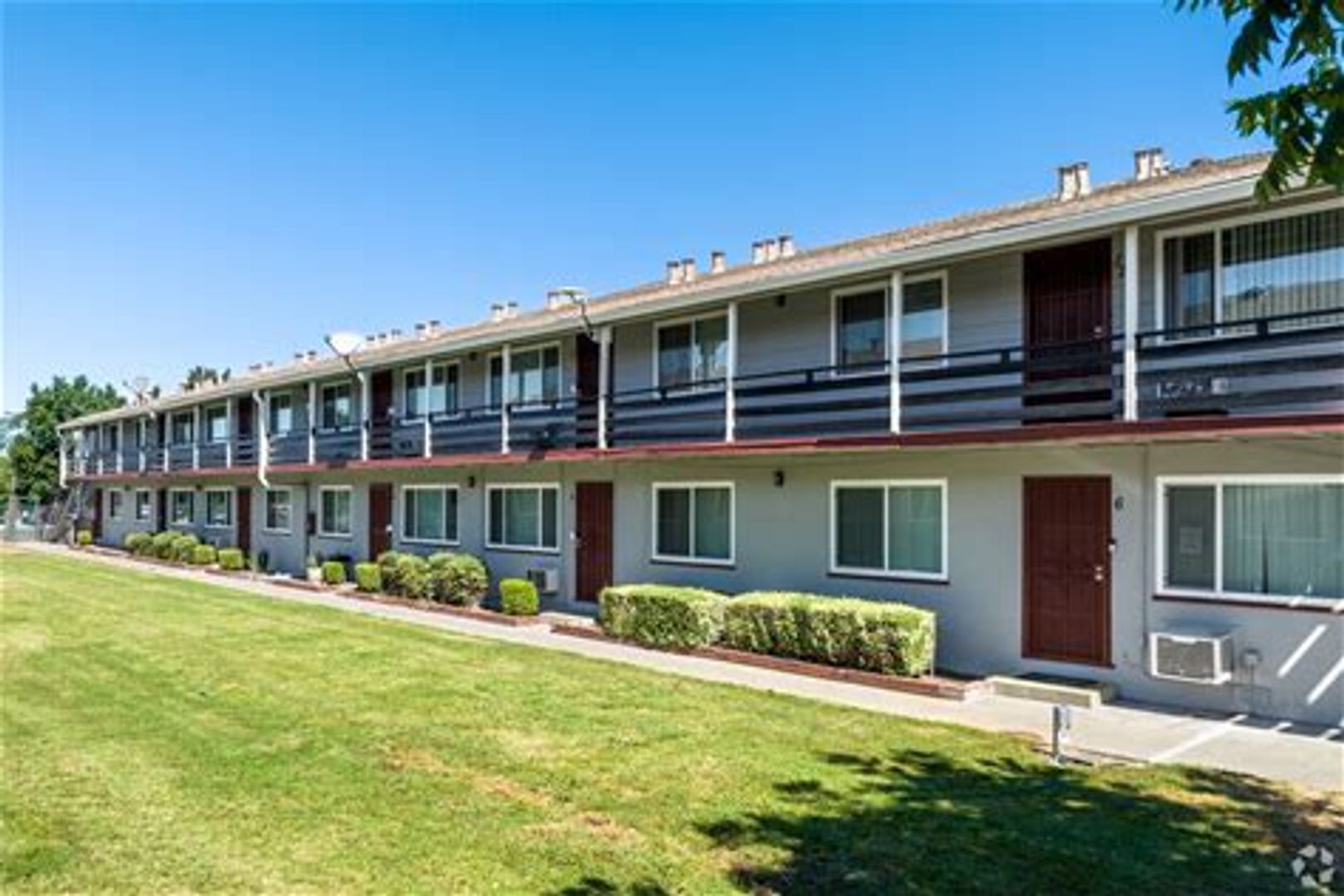 Sacramento Apartment: 2928 Watt Avenue