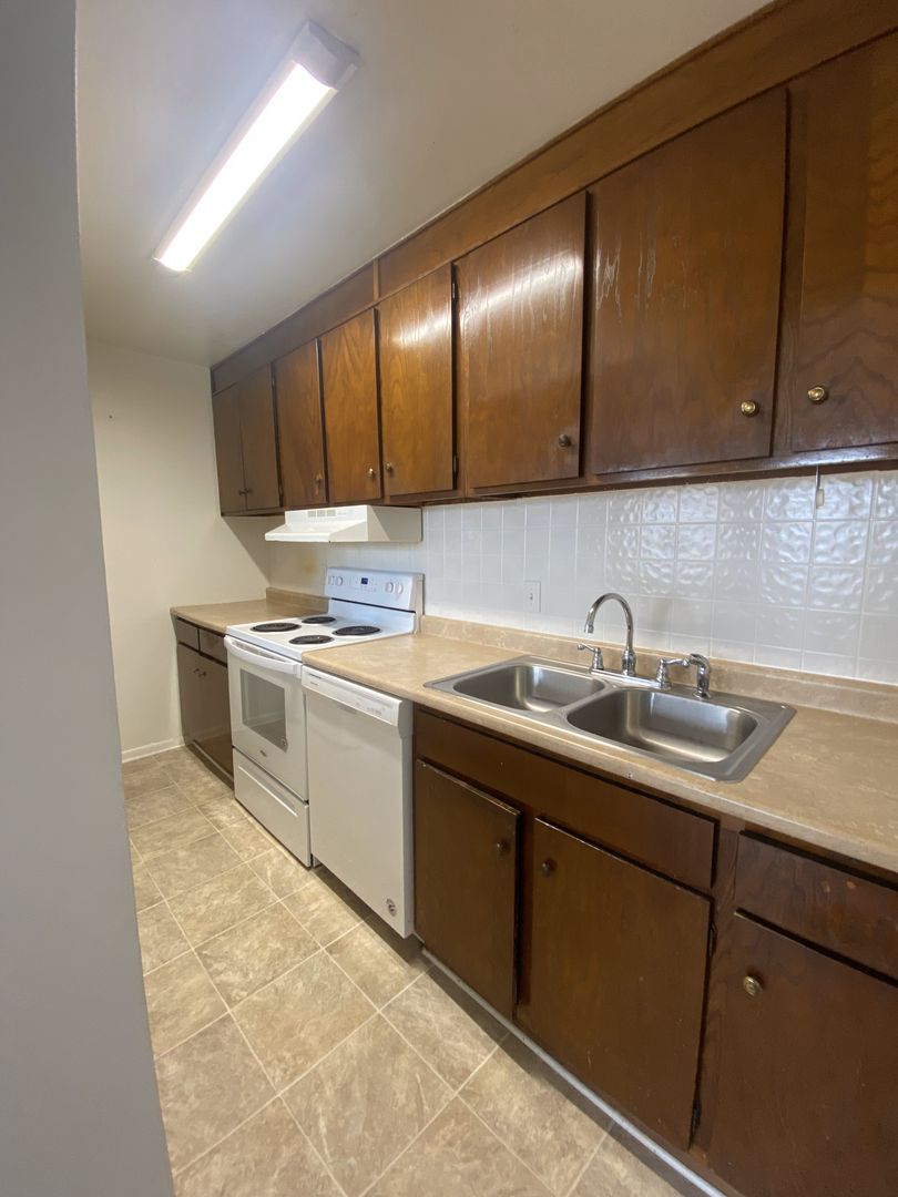 Peru Apartment: 2209 Marquette Rd.