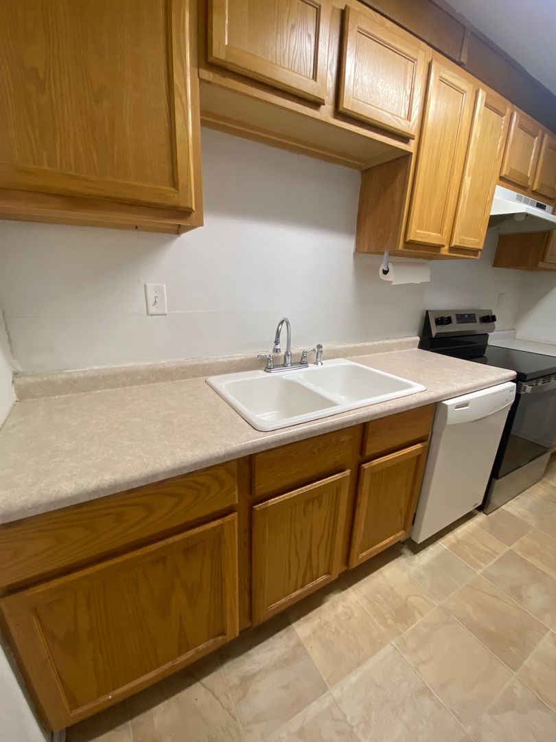 Peru Apartment: 2409 Marquette Rd.