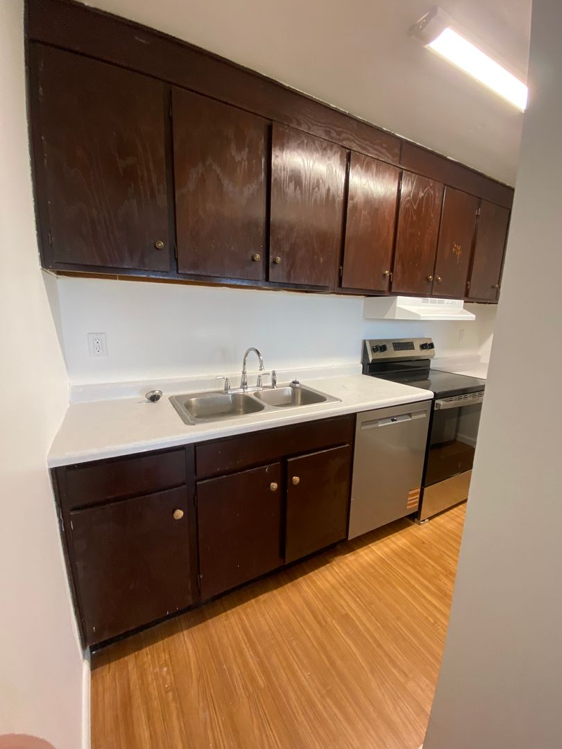 Peru Apartment: 2205 Marquette Rd.