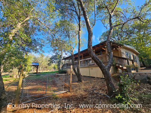 Country Living with 4 Bedrooms plus an Office!