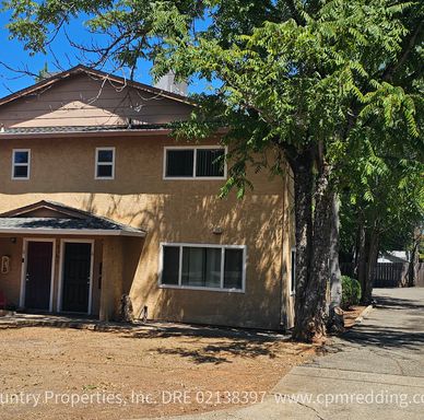 Updated 2 Bedroom Townhome Available Now! – photo 1