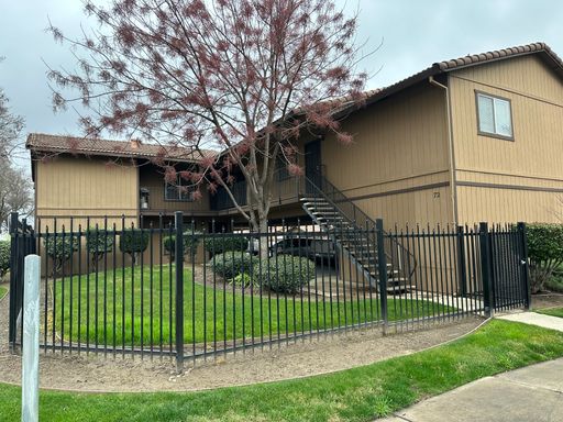 Gated community - Water, Garbage & Sewer Included – photo 1