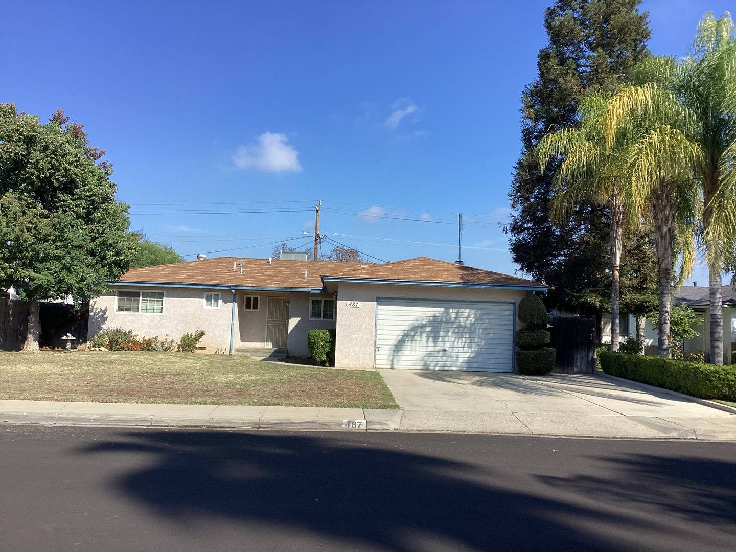 Clovis House: 487 W. San Jose Ave