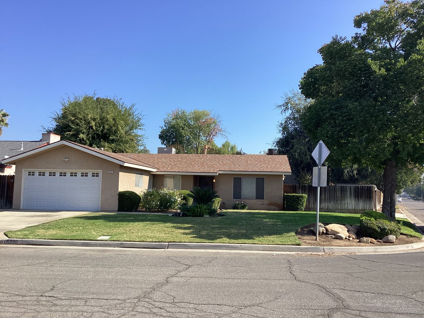 Fresno House: 6220 N. Ellendale Avenue