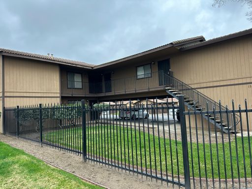 Gated community - Water, Garbage & Sewer Included – photo 1