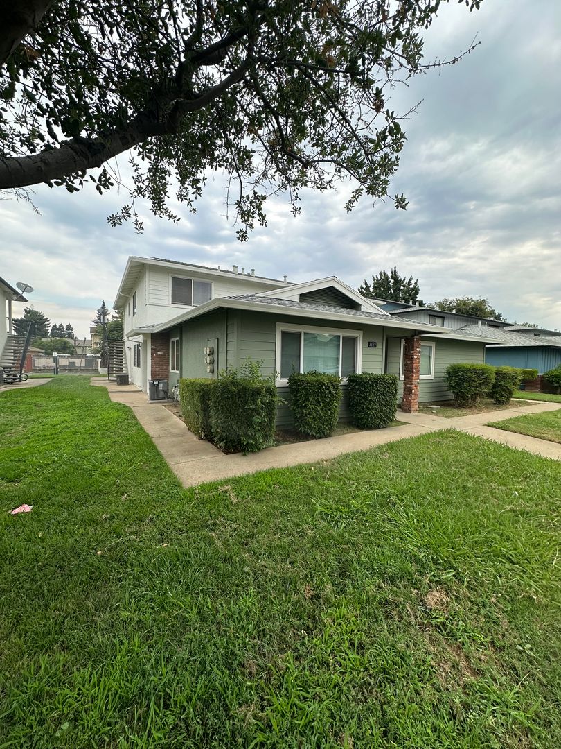 Yuba City House: 1189 Casita Dr #2