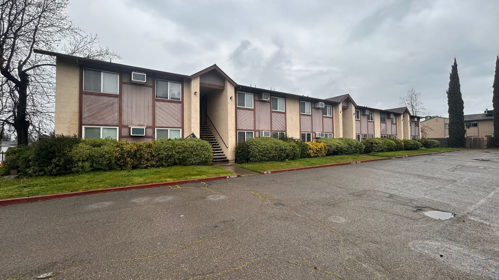 Manteca Apartment: 366 E Edison St