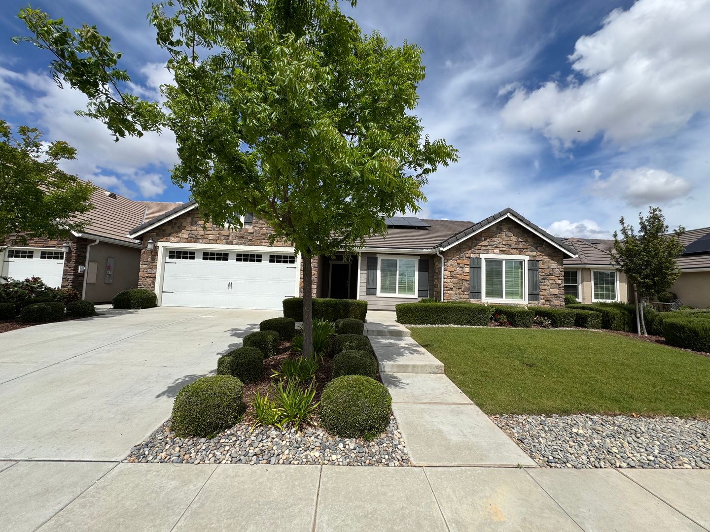 Madera House: 391 Maclure Avenue