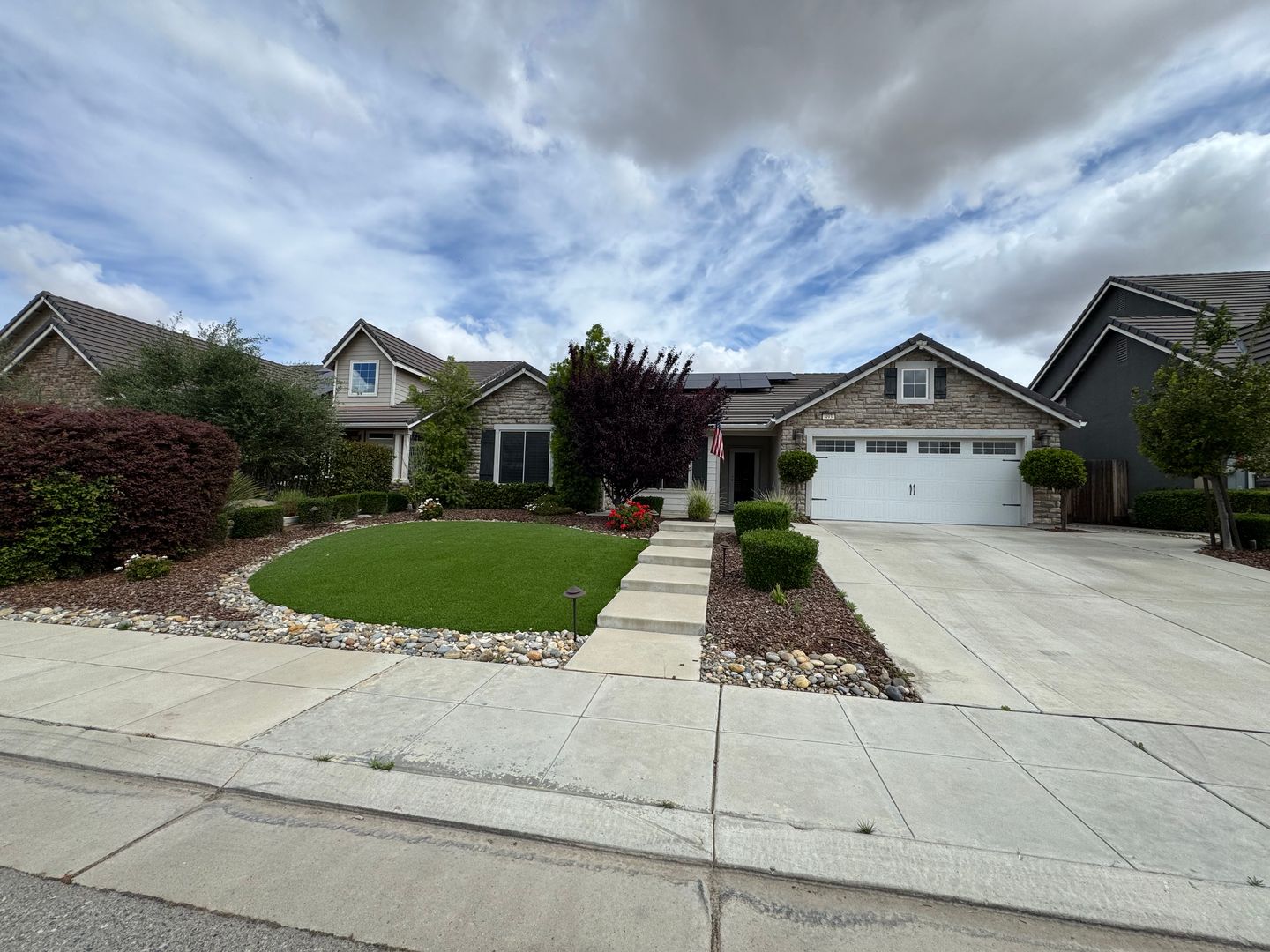 Madera House: 493 S. Crescent Lane