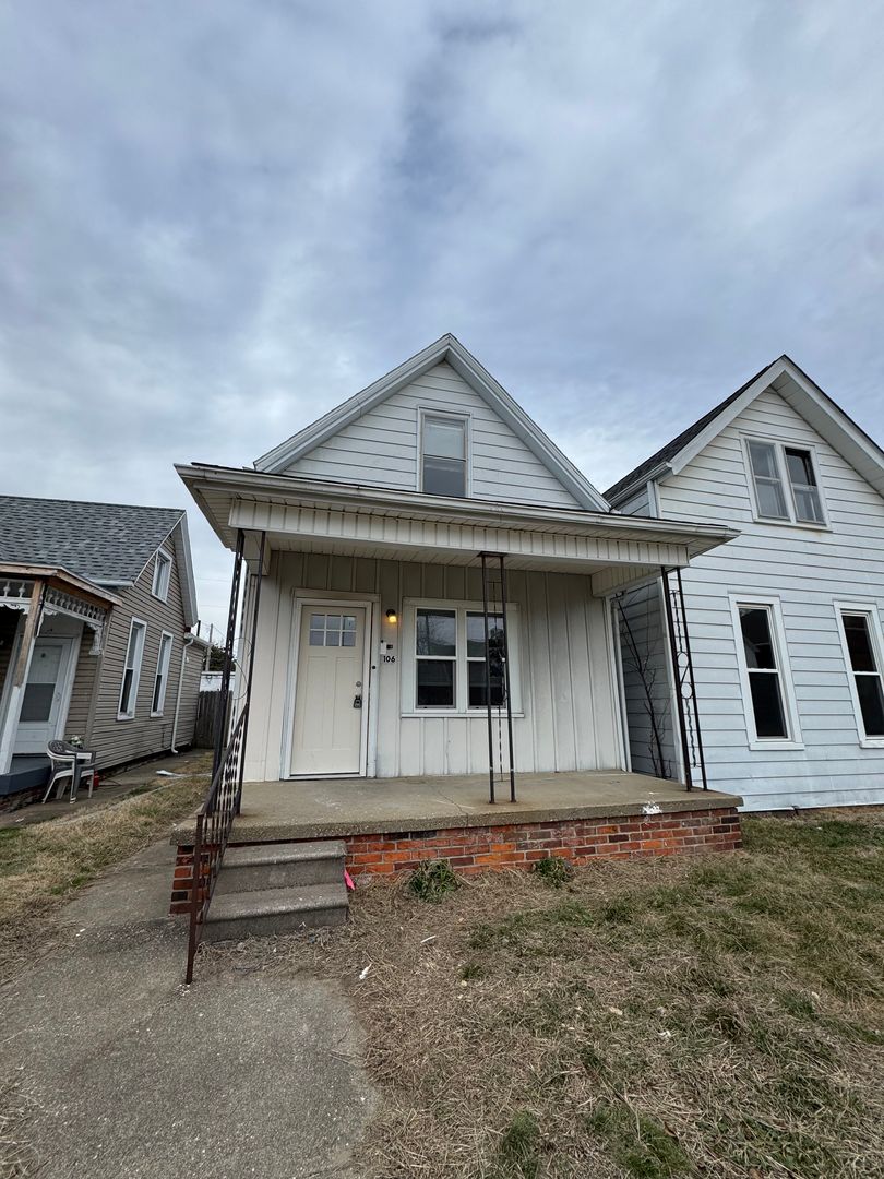Evansville House: 106 E Maryland St