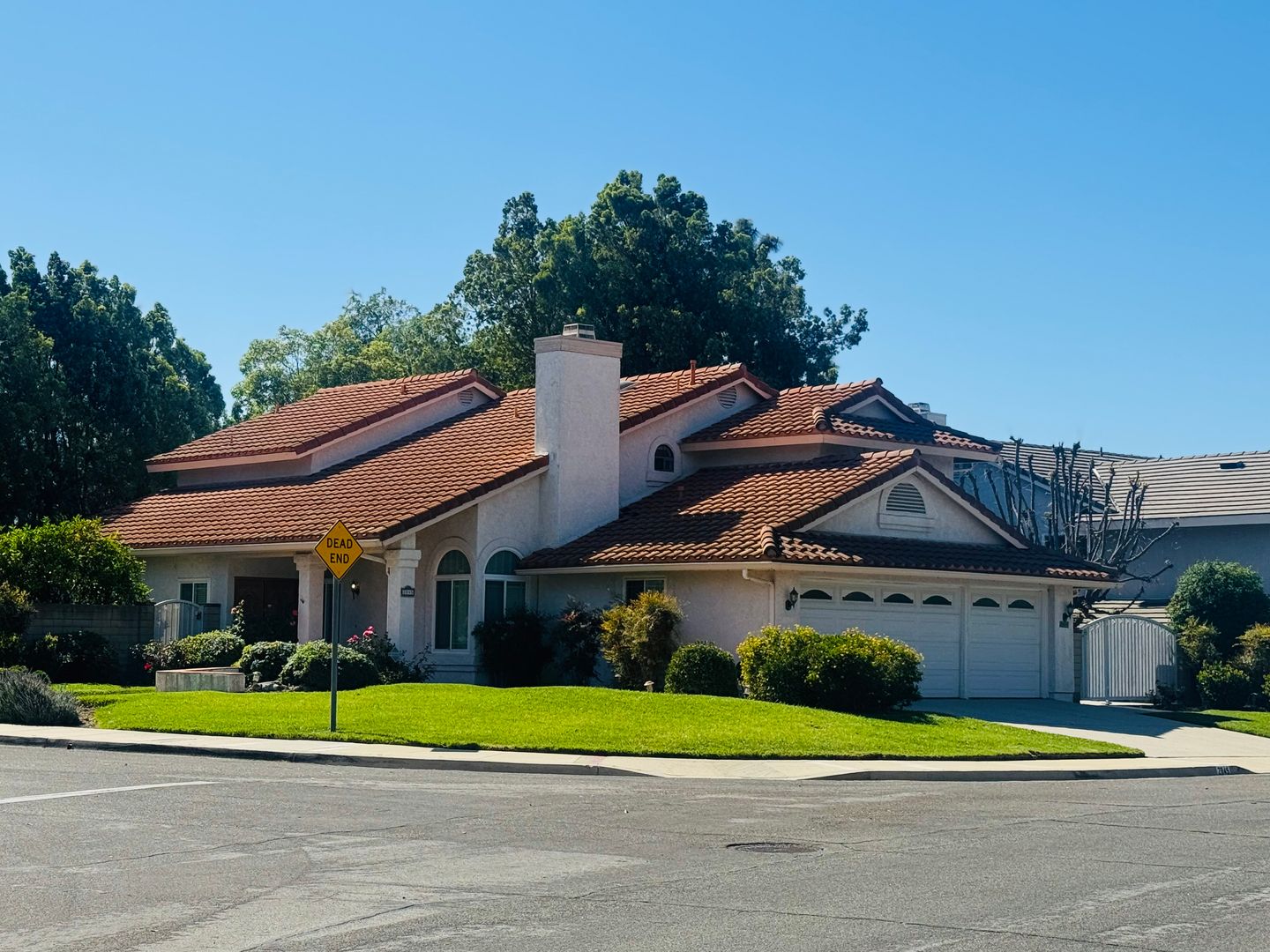 Thousand Oaks House: 2845 Queens Way