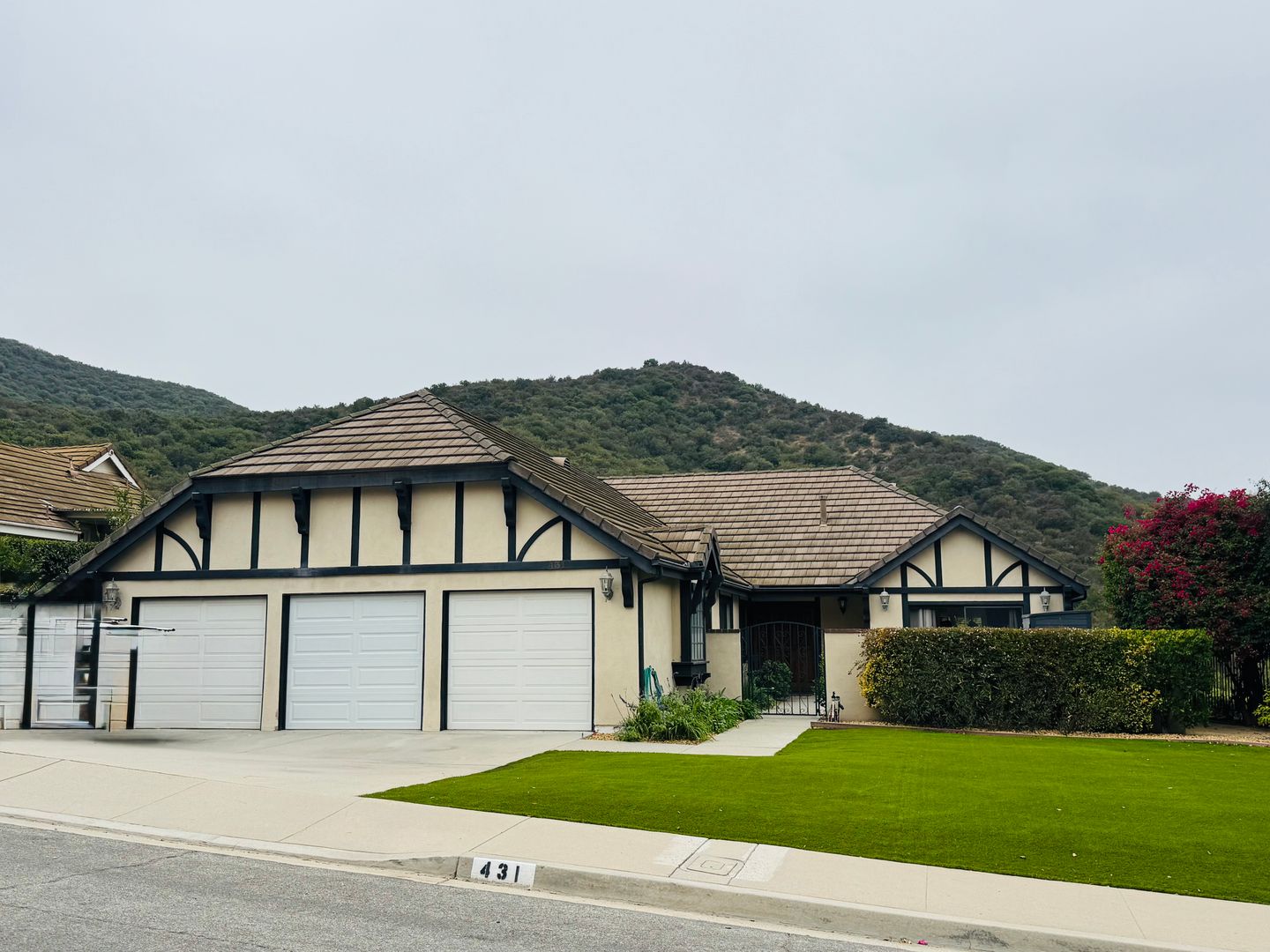 Thousand Oaks House: 431 Hillsborough Street
