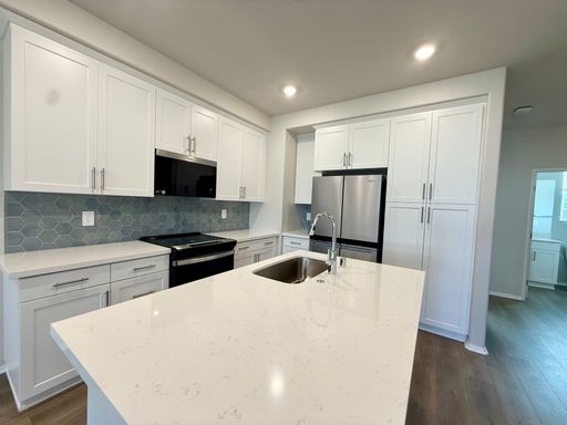 Brand new Townhome! Never Been lived in! 4 Br 4 Ba 2 car garage! – photo 1