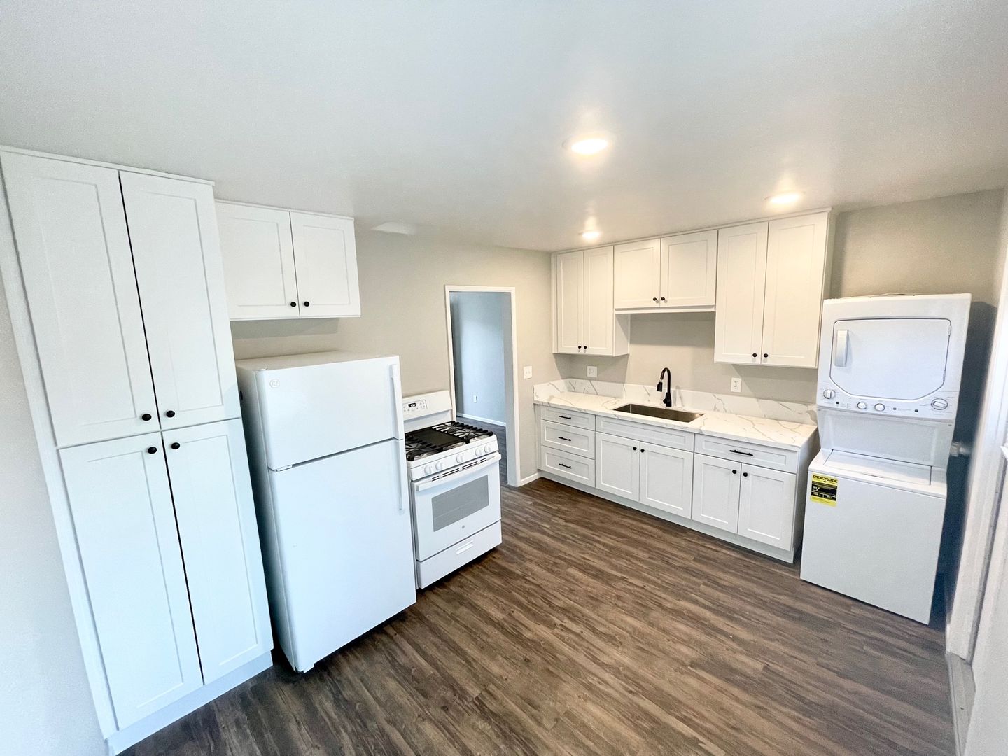 El Cajon Apartment: 1100-1154 N. Mollison Ave