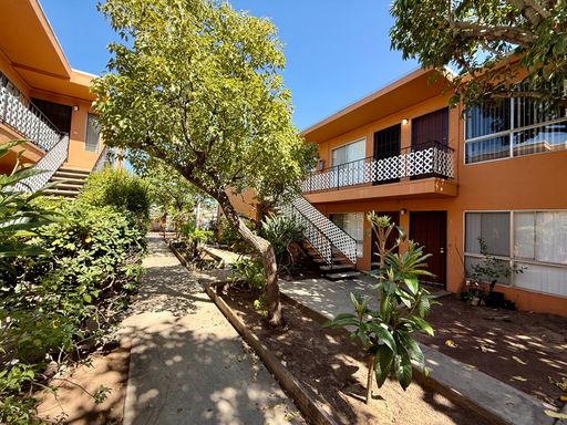 Completely remodeled, two bedroom one bath! – photo 1