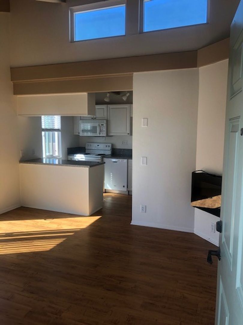 Goleta Apartment: 285 Mathilda Drive