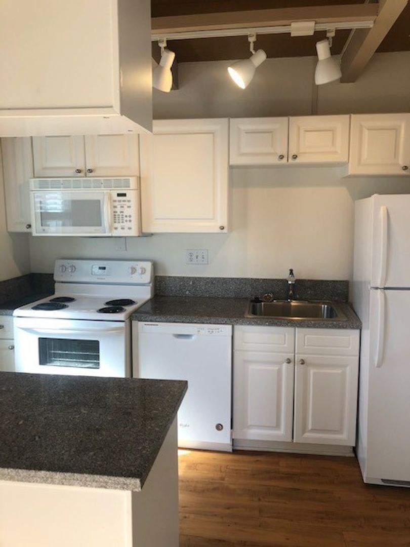 Goleta Apartment: 285 Mathilda Drive