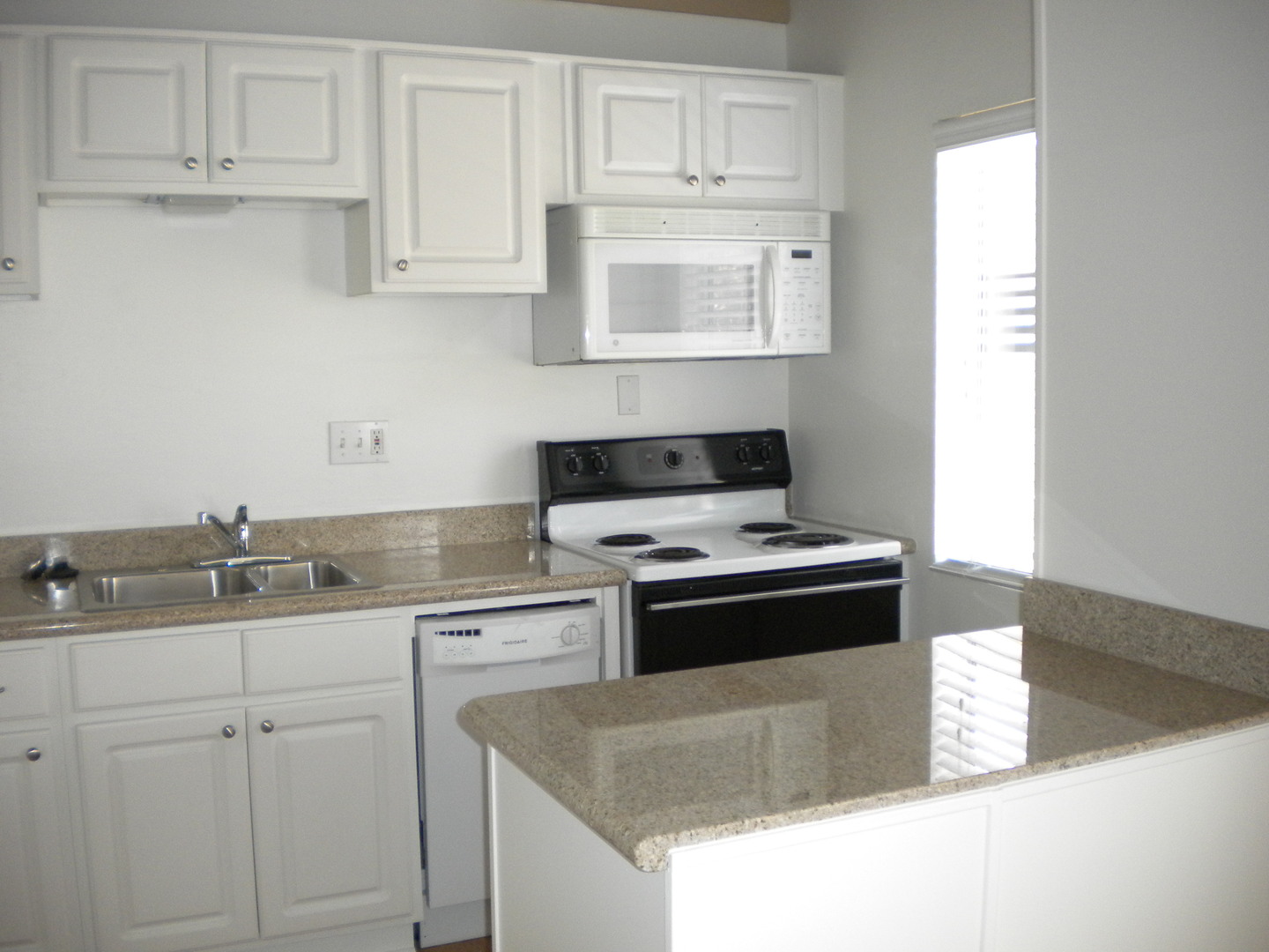 Goleta Apartment: 285 Mathilda Drive