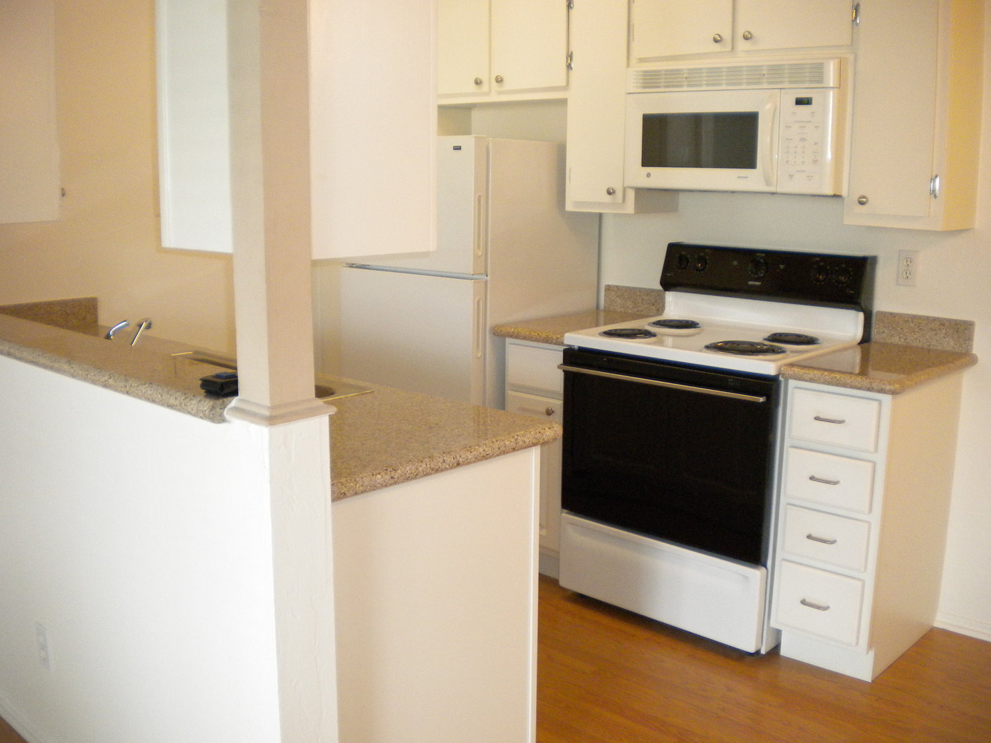 Goleta Apartment: 350 Mathilda Drive