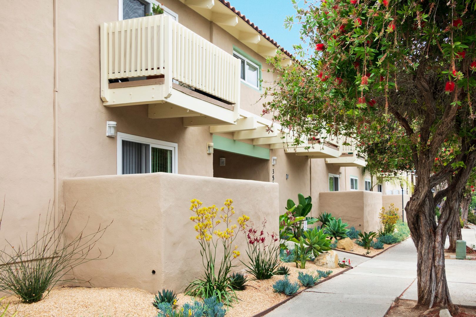 Goleta Apartment: 350 Mathilda Drive