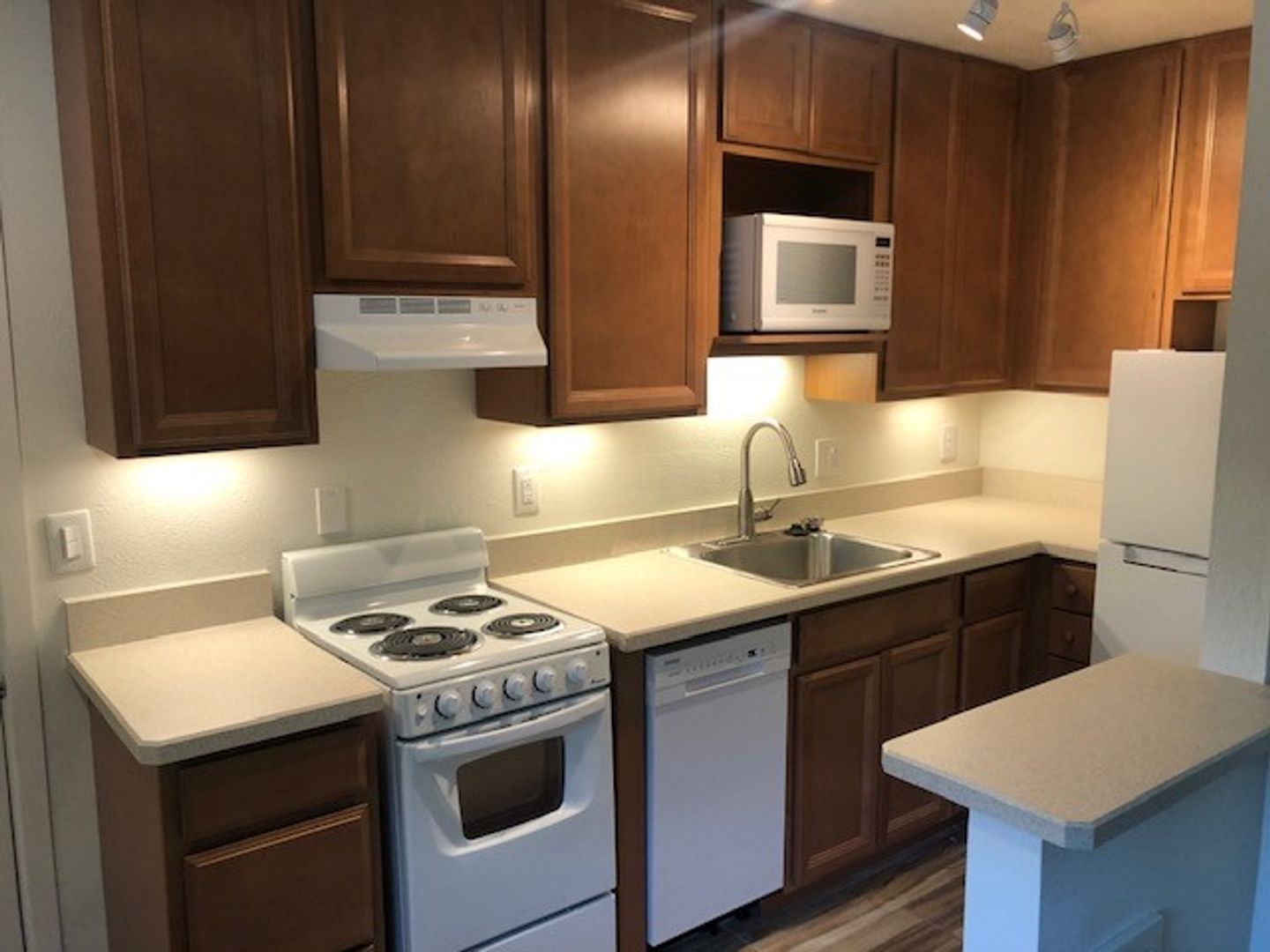 Goleta Apartment: 350 Ellwood Beach Drive