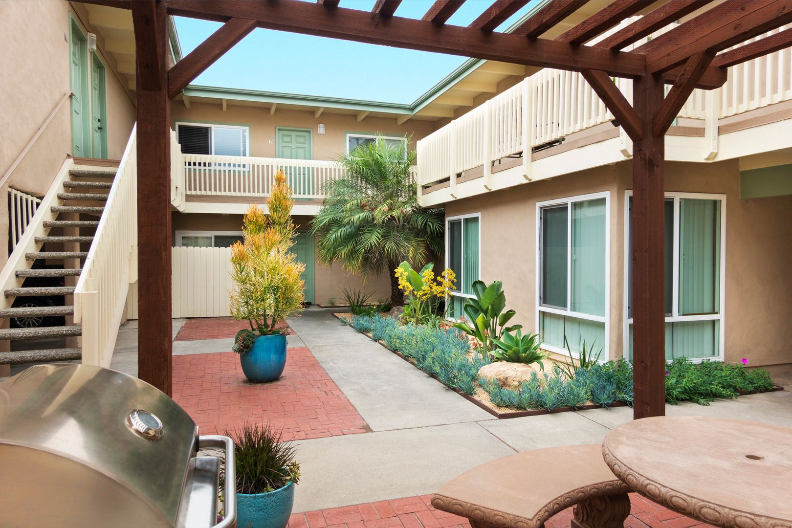 Goleta Apartment: 350 Mathilda Drive