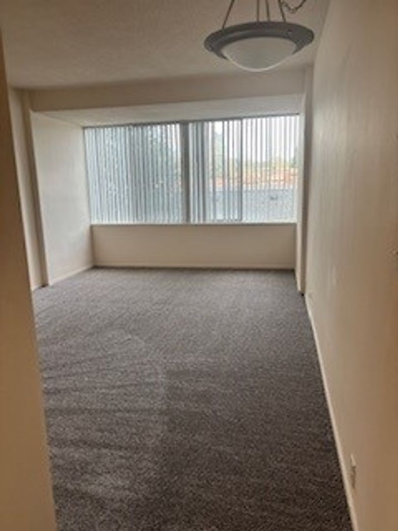 Portland Apartment: 4265 NE Halsey Street