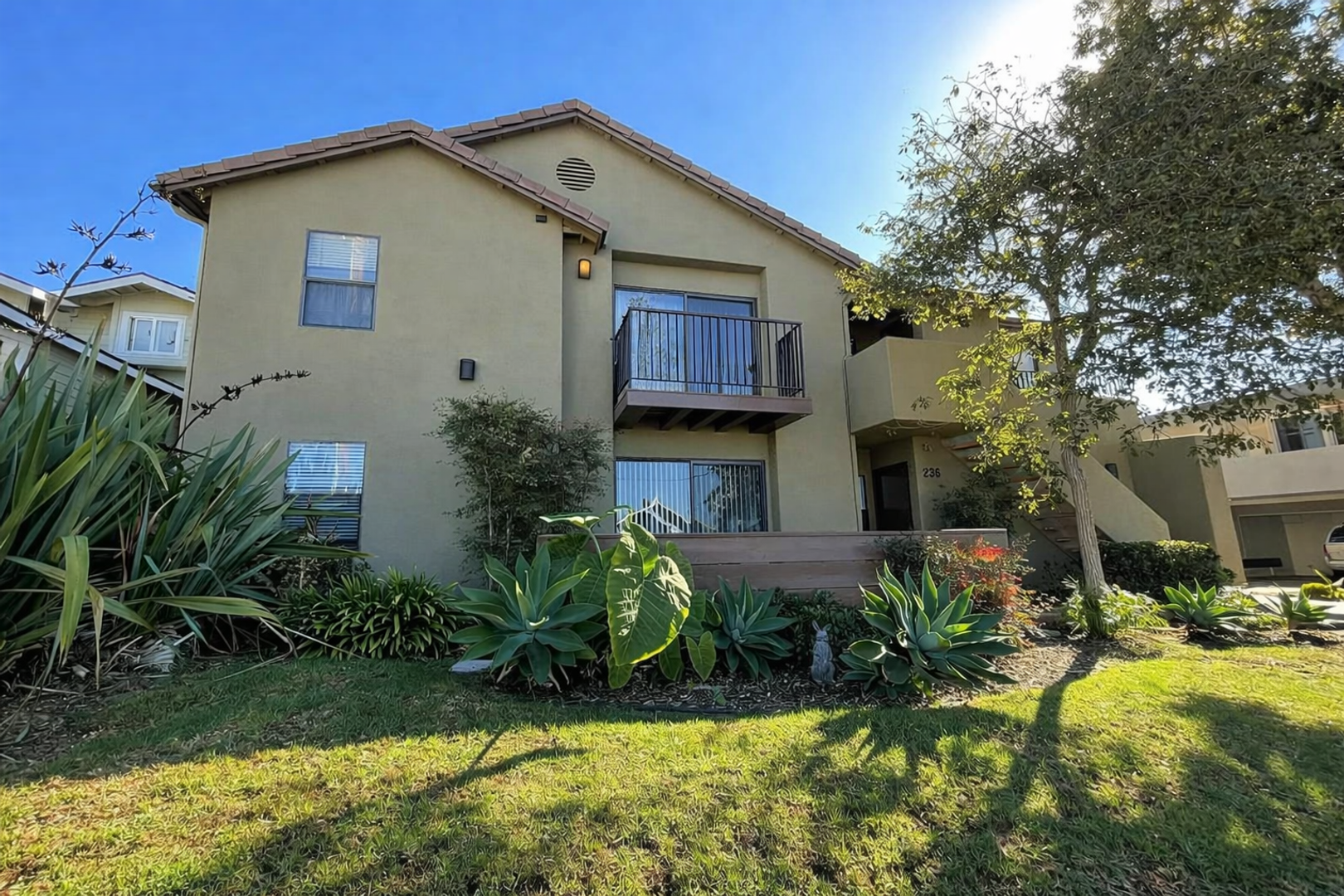 Ventura Apartment: 236 S. hemlock Street