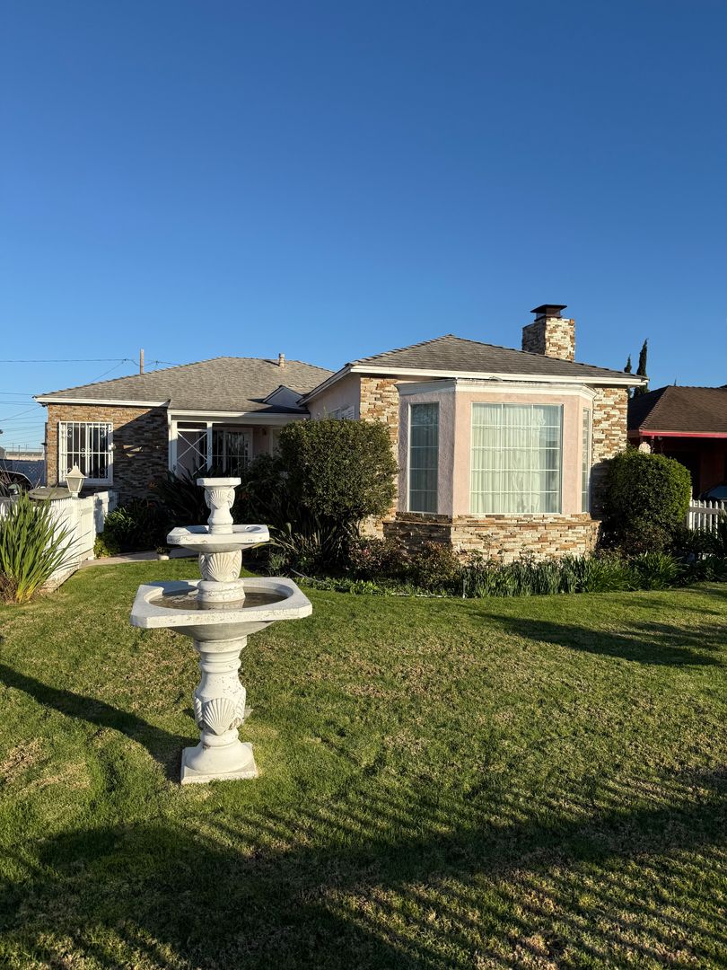 Oxnard House: 1168 S G Street