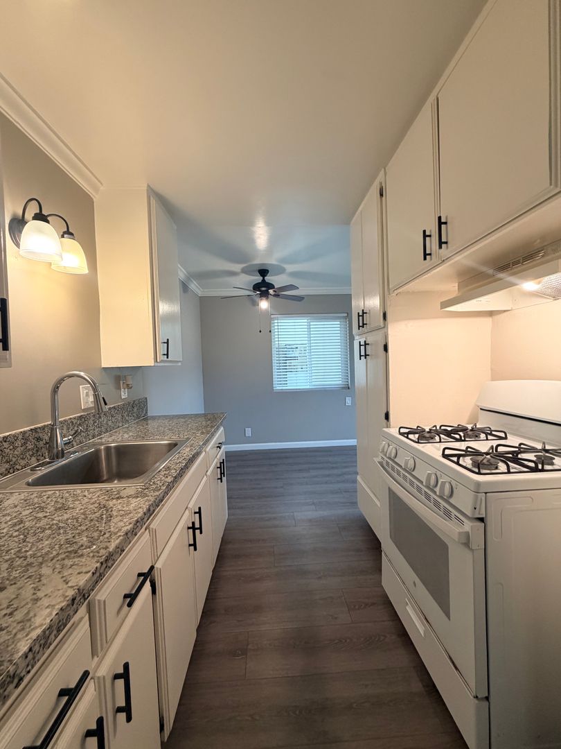 Oxnard Apartment: 1050 South J Street