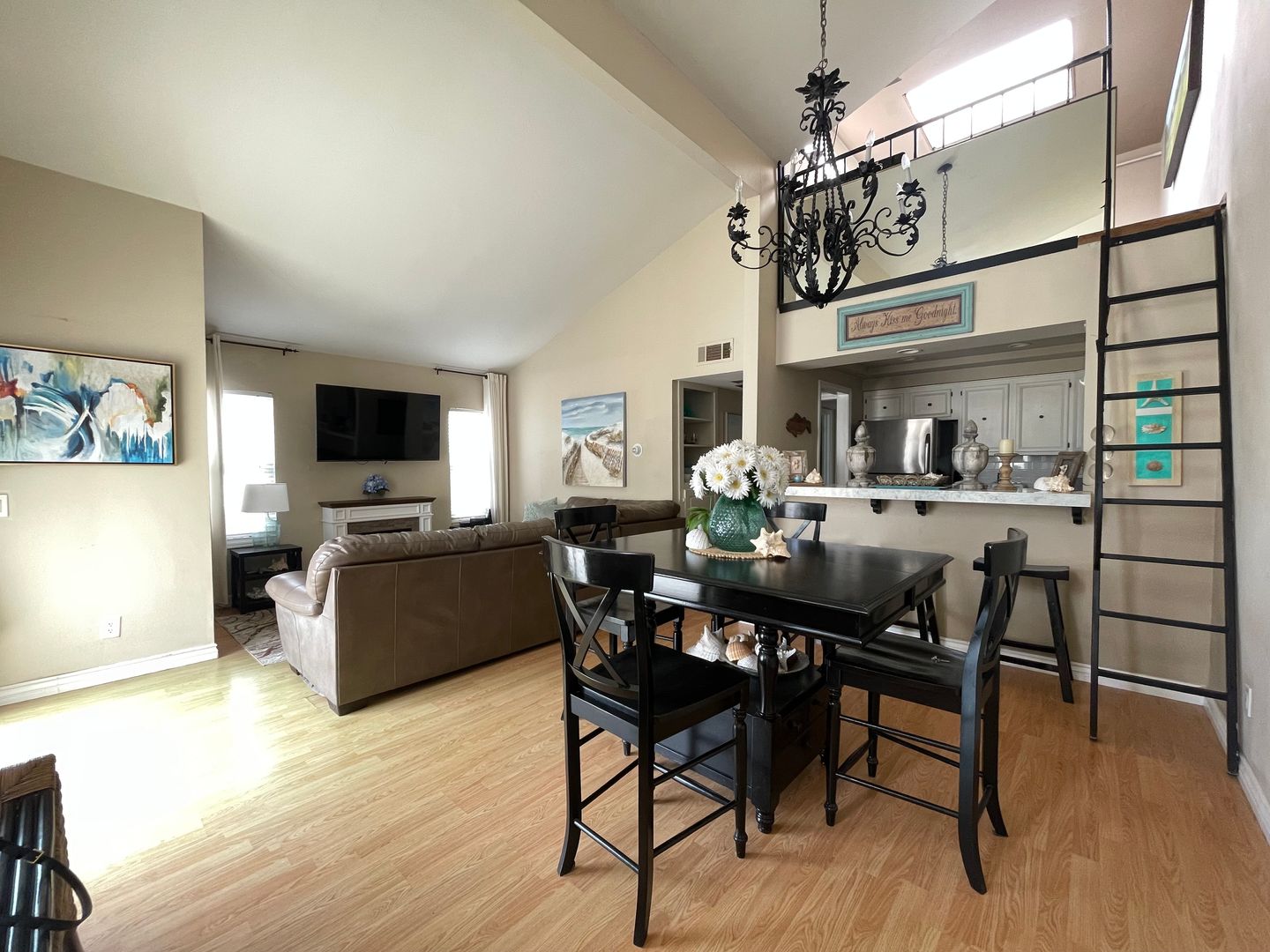 Oxnard House: 5417 Driftwood Street