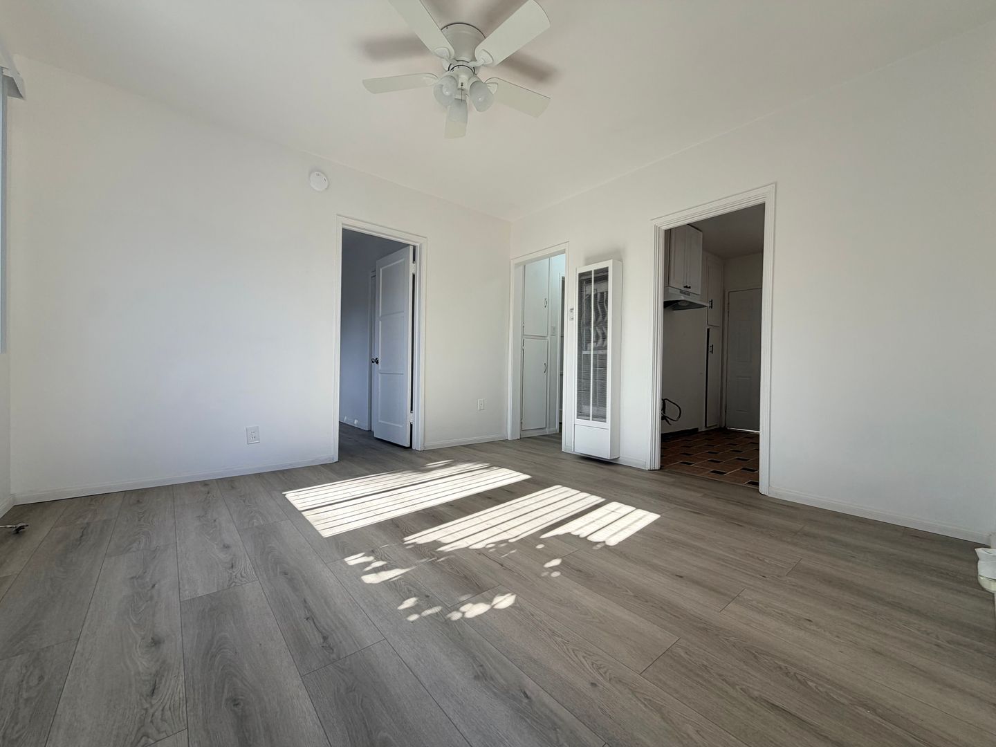 Oxnard Apartment: 225 W Robert Ave