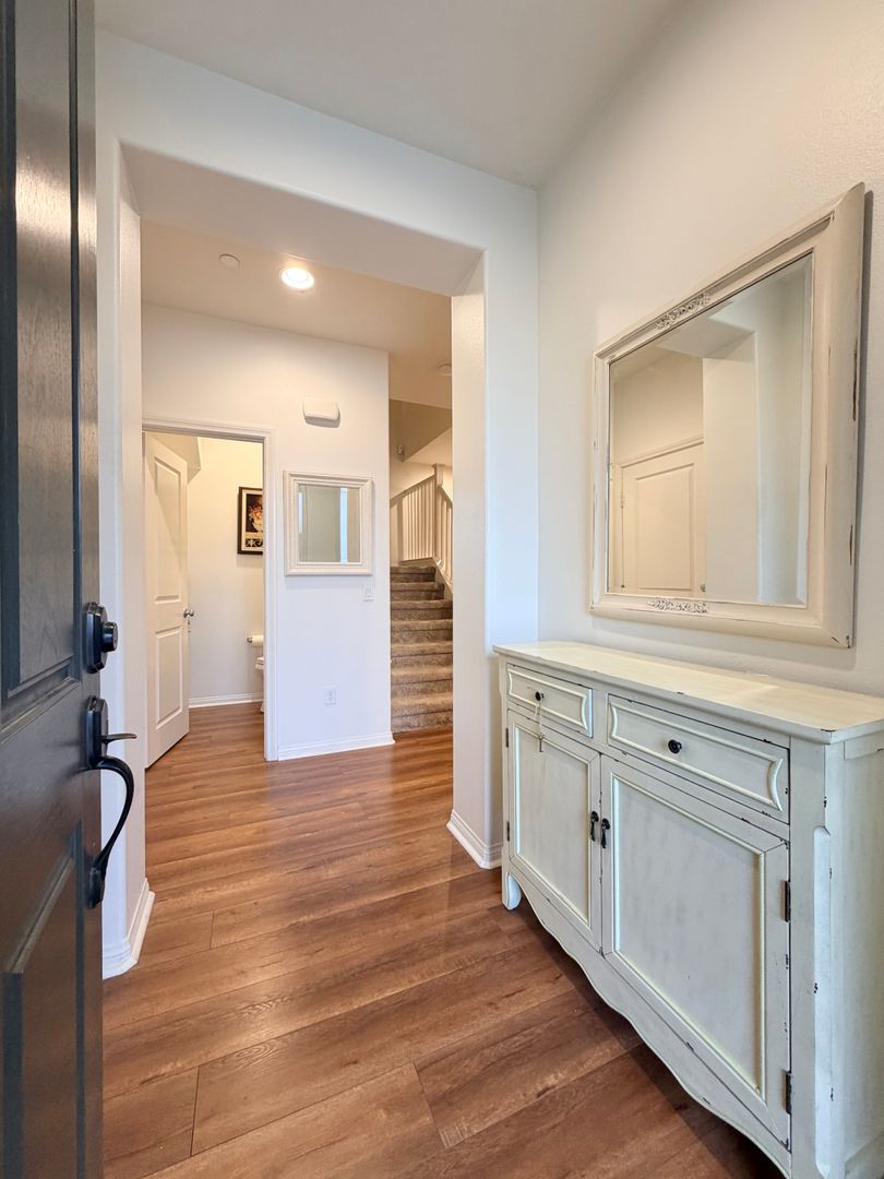 Camarillo House: 192 Townsite Promenade