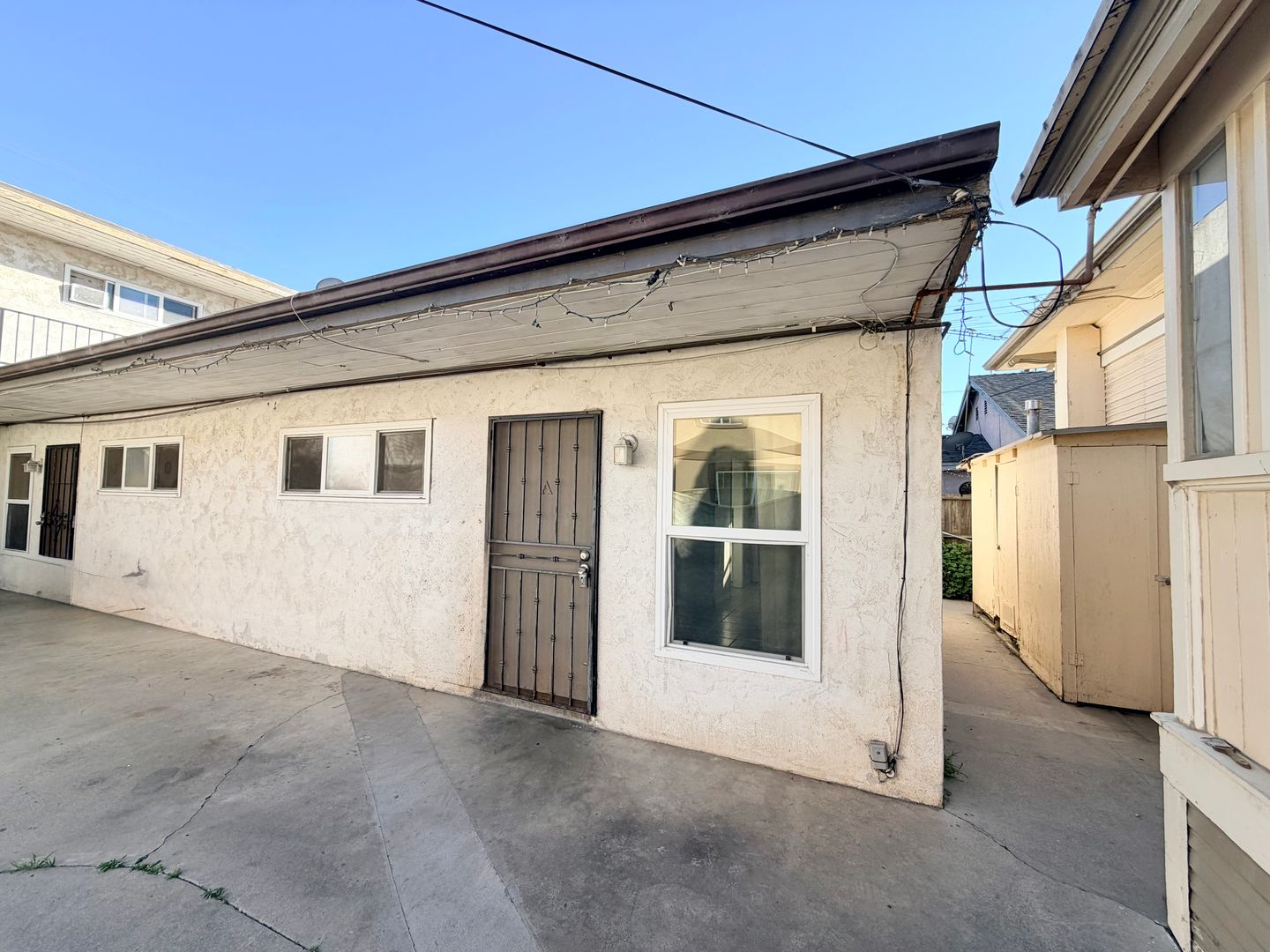 Oxnard Apartment: 328 South D Street