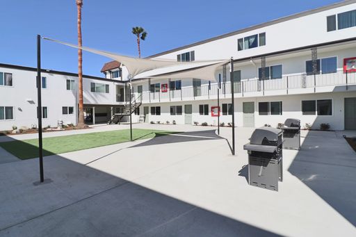 ***Back To School Special One Month's Free Rent***1 Bedroom 1 Bath apartment – photo 1