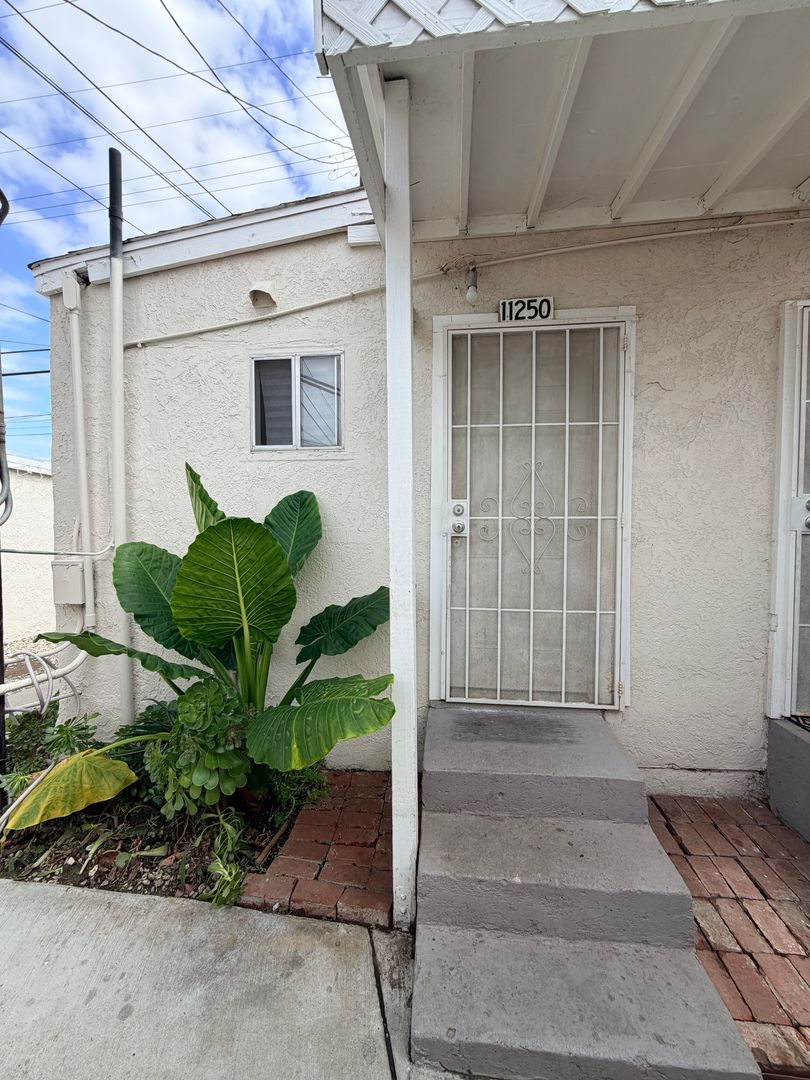 Ventura Apartment: 11254 Nardo Street