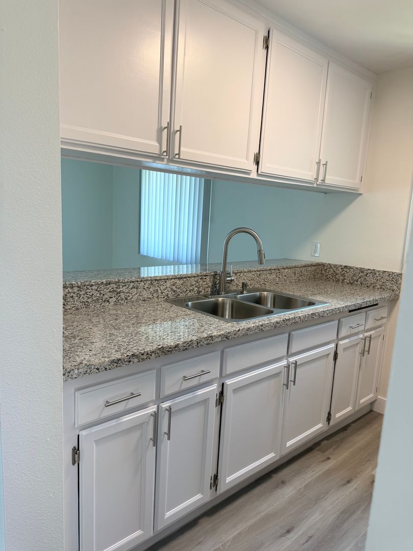 Chula Vista Apartment: 250 Kennedy St.