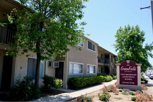2 bed 1 bath - Downstairs - private corner unit with patio – photo 1