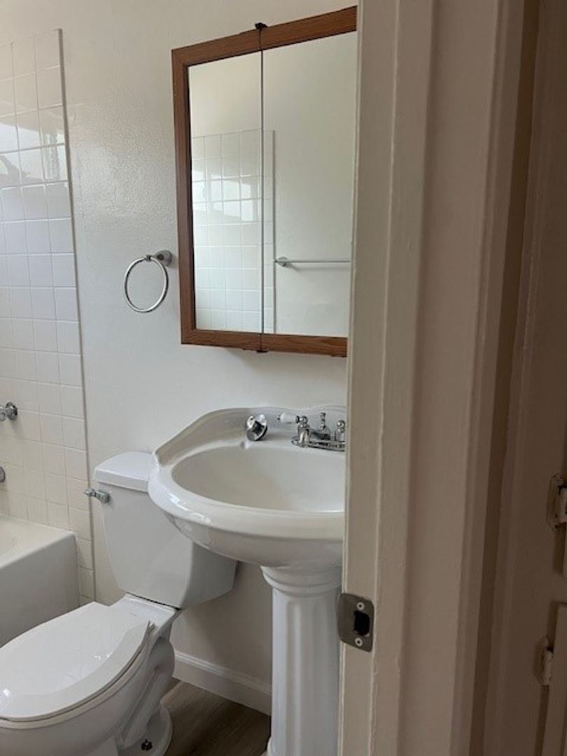 Chula Vista Apartment: 556-560 Arizona St.